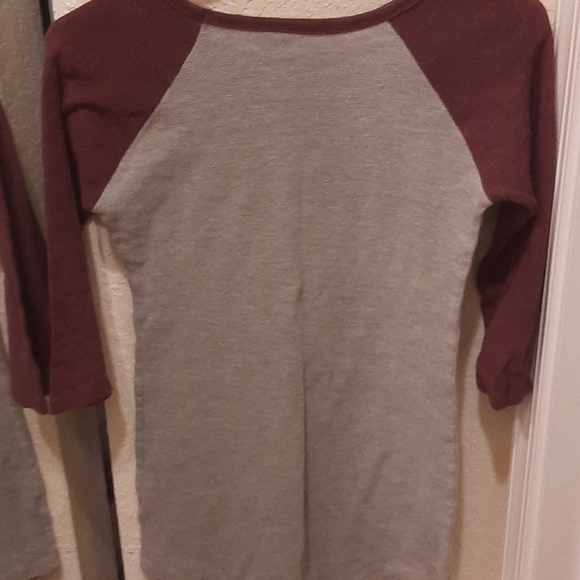 BOGO FREE- (2) Colorblock Unisex Baseball Shirts Old Navy Gray/Featherz Burgundy - Picture 6 of 14